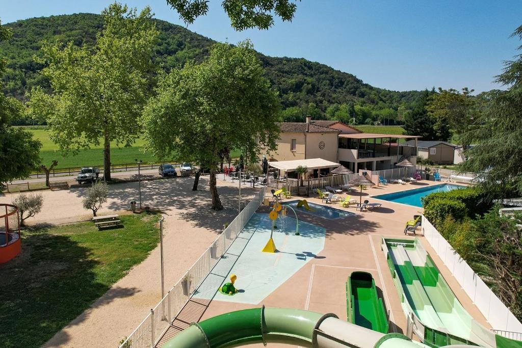 Camping Le Chassezac Sampzon Kültér fotó